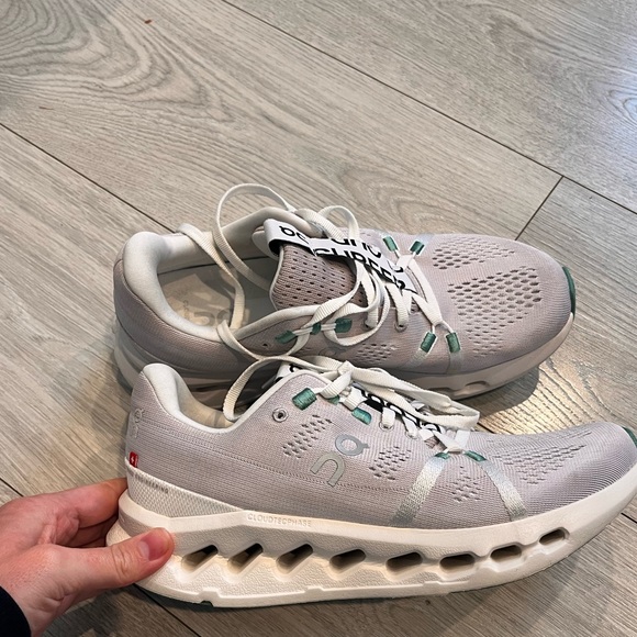 On cloud running  size 7.5! So cute. Teal color - Picture 10 of 10